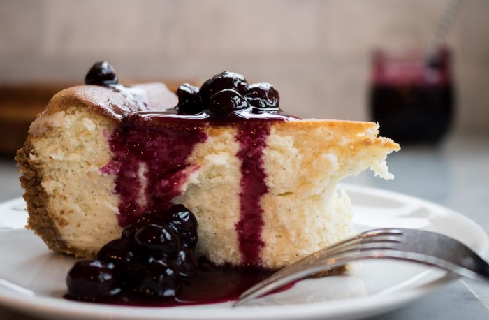 Cheesecake with blueberry sauce