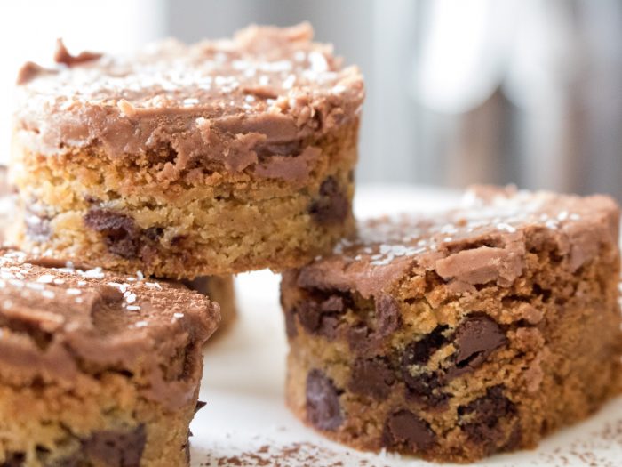 Blond Brownies with icing